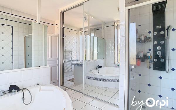 Maison à vendre    7 pièces • 182,38 m2 Marcillat-en-Combraille