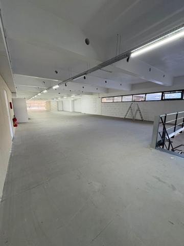 A Vendre Local Commercial de 1833 m²