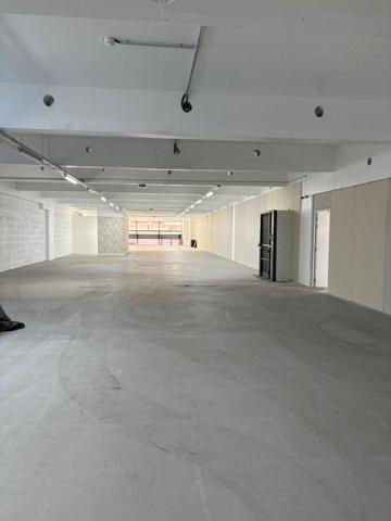 A Vendre Local Commercial de 1833 m²