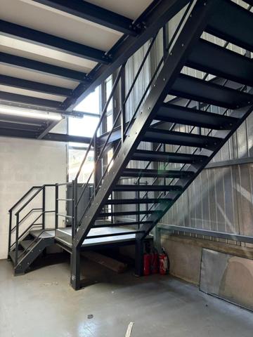 A Vendre Local Commercial de 1833 m²