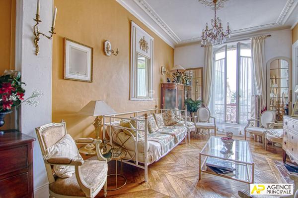 Versailles Rive-Droite Appartement 5 pièces 142 m² au sol avec jardin et garage €1 170 000 ** - Référence 25068