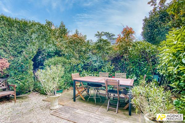 Versailles Rive-Droite Appartement 5 pièces 142 m² au sol avec jardin et garage €1 170 000 ** - Référence 25068