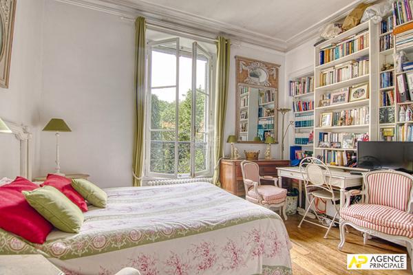 Versailles Rive-Droite Appartement 5 pièces 142 m² au sol avec jardin et garage €1 170 000 ** - Référence 25068