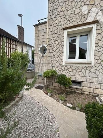 BELLE MAISON DE CARACTERE