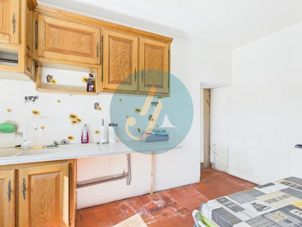 Prémery (58700) Longère avec 1 chambre sur beau terrain proche rivière
