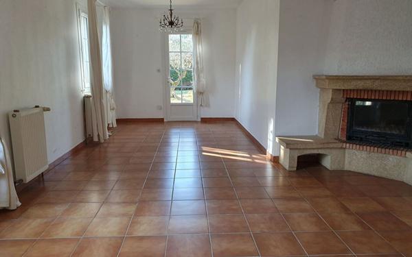 Maison à louer    5 pièces •  Aups