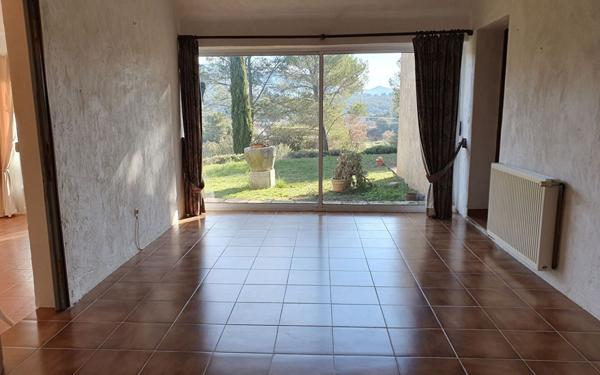 Maison à louer    5 pièces •  Aups