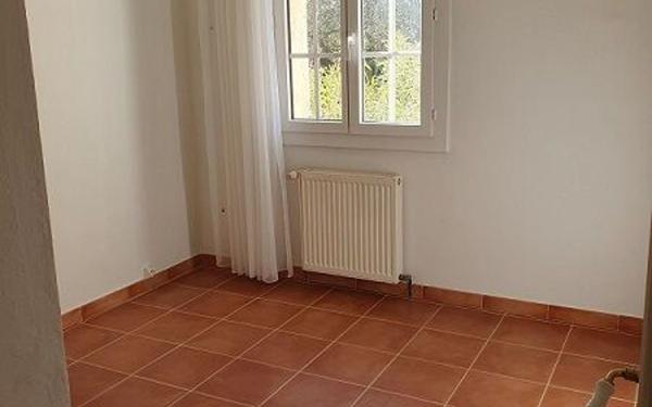 Maison à louer    5 pièces •  Aups