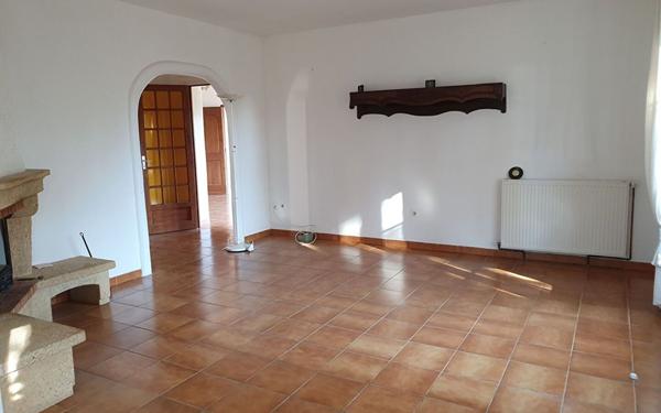 Maison à louer    5 pièces •  Aups