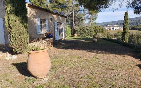 Maison à louer    5 pièces •  Aups