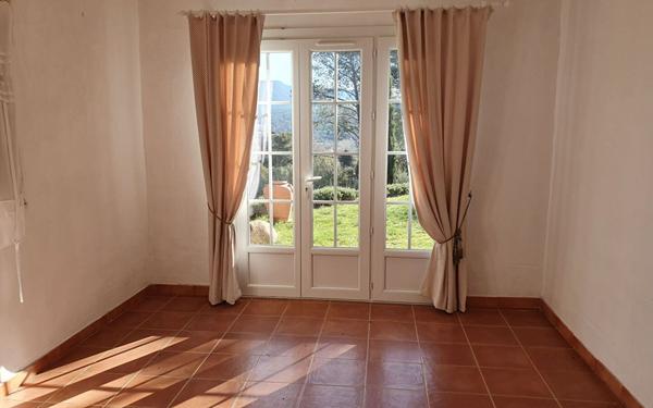 Maison à louer    5 pièces •  Aups