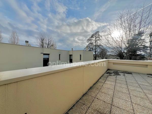 Maison 6 pièces 4/5 chambres, une place de parking, terrasses