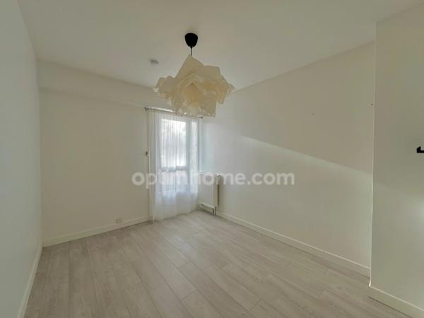 Maison 6 pièces 4/5 chambres, une place de parking, terrasses