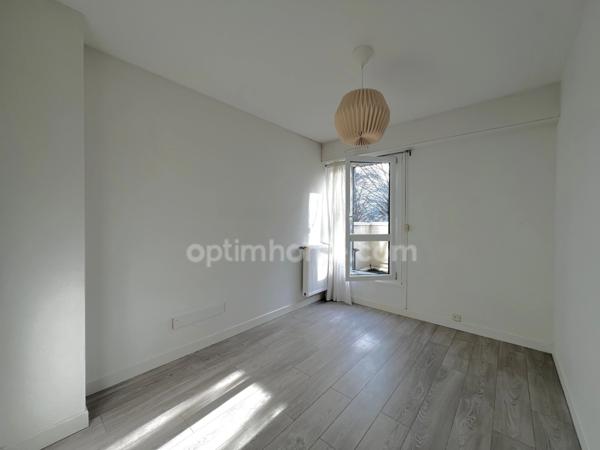 Maison 6 pièces 4/5 chambres, une place de parking, terrasses