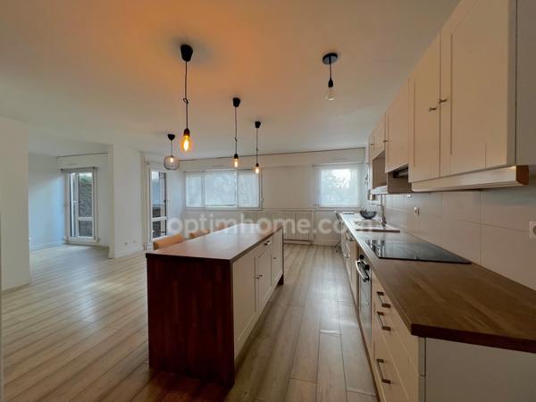 Maison 6 pièces 4/5 chambres, une place de parking, terrasses