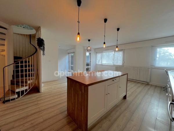 Maison 6 pièces 4/5 chambres, une place de parking, terrasses