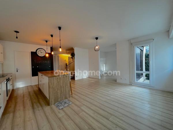 Maison 6 pièces 4/5 chambres, une place de parking, terrasses