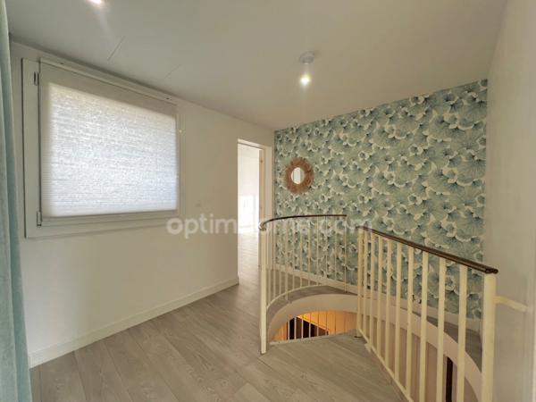 Maison 6 pièces 4/5 chambres, une place de parking, terrasses