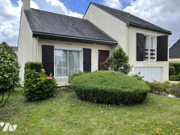 SAUTRON. Proche du Super U. Pavillon indépendant sur semi sous-sol et 988 m² de terrain clos