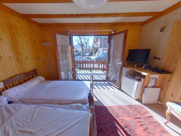 CHALET (A RENOVER) AVEC JARDINET