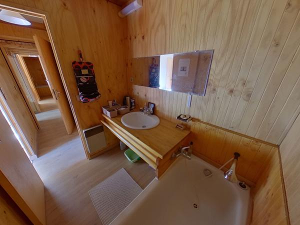 CHALET (A RENOVER) AVEC JARDINET