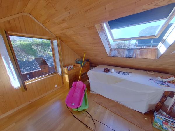 CHALET (A RENOVER) AVEC JARDINET
