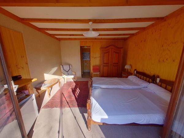 CHALET (A RENOVER) AVEC JARDINET