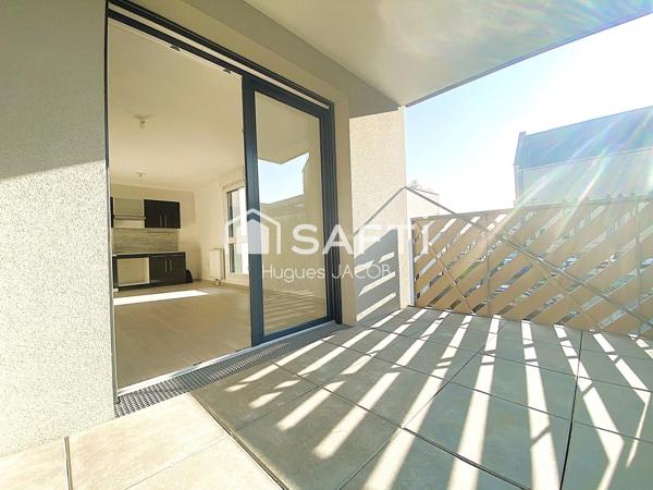 Appartement récent avec balcon et place de parking privative