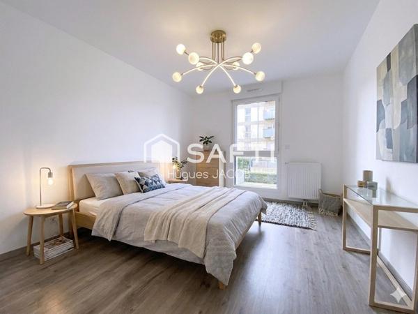 Appartement récent avec balcon et place de parking privative