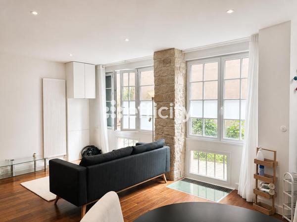 Appartement
         2 pièces
        - 60 m² 595 000 € *