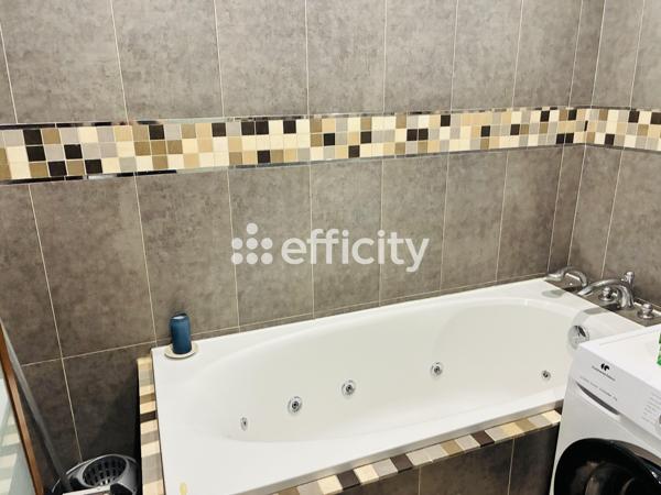 Appartement
         2 pièces
        - 60 m² 595 000 € *