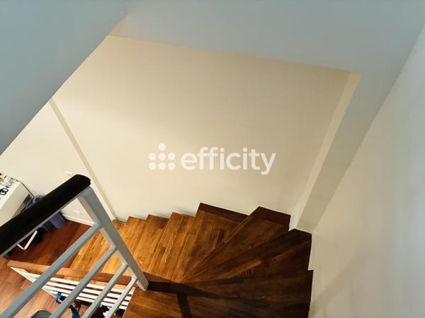 Appartement
         2 pièces
        - 60 m² 595 000 € *
