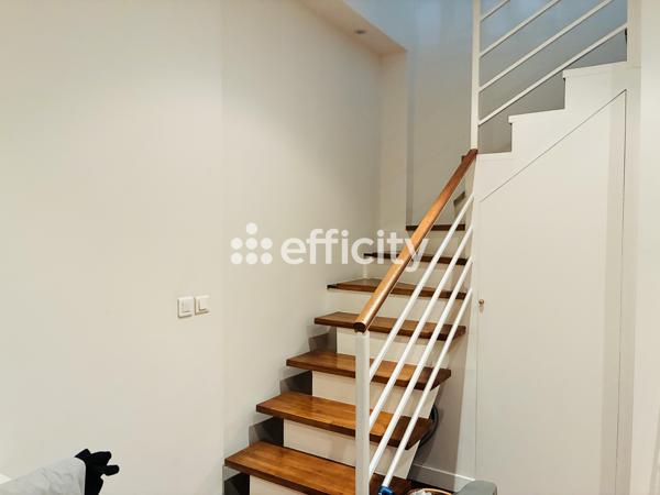 Appartement
         2 pièces
        - 60 m² 595 000 € *