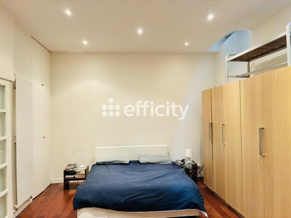 Appartement
         2 pièces
        - 60 m² 595 000 € *