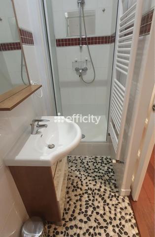 Appartement
         2 pièces
        - 60 m² 595 000 € *