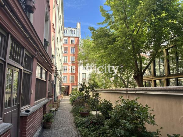 Appartement
         2 pièces
        - 60 m² 595 000 € *