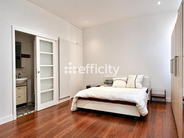 Appartement
         2 pièces
        - 60 m² 595 000 € *