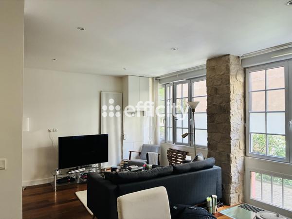 Appartement
         2 pièces
        - 60 m² 595 000 € *
