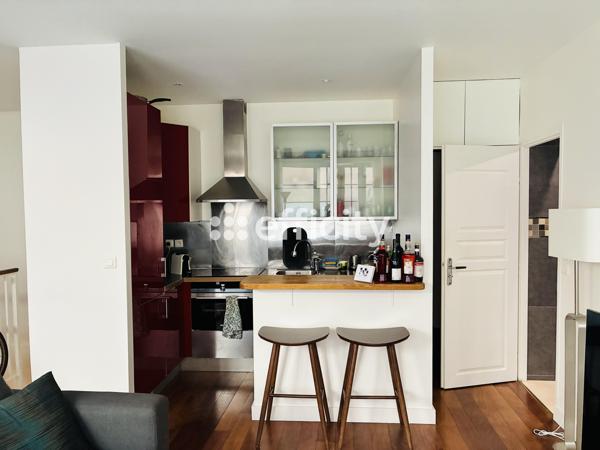 Appartement
         2 pièces
        - 60 m² 595 000 € *