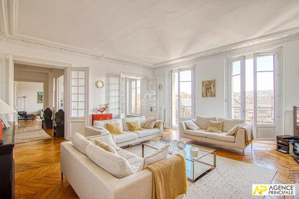 Le Chesnay limite Versailles Rive-Droite Appartement 7 pièces 271 m² carrez situé au 3ème étage d'un immeuble Haussmannien avec ascenseur, cave et jardin partagé €2 360 000 ** - Référence 25747