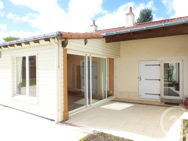 Maison à vendre  8 pièces - 389,43 m 2   THOUARE SUR LOIRE  - 44