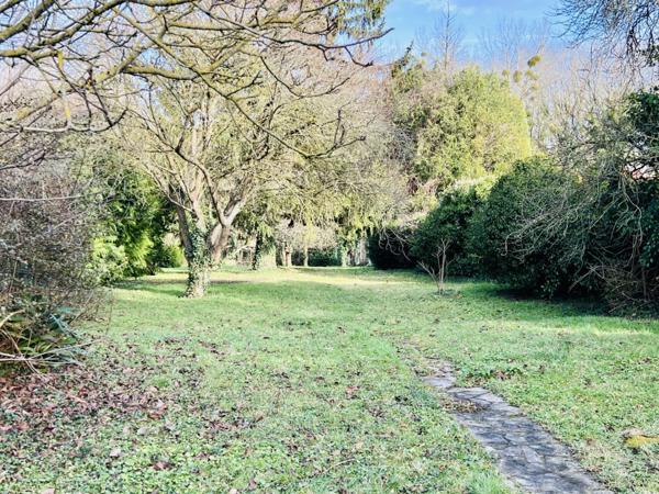 Terrain constructible de 1324m2 - Claye Souilly