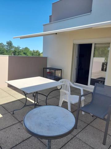 Vente                                                      Appartement
                        
                     4 pièces                      96 m2                     à Floirac