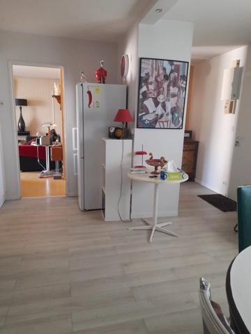 Vente                                                      Appartement
                        
                     4 pièces                      96 m2                     à Floirac