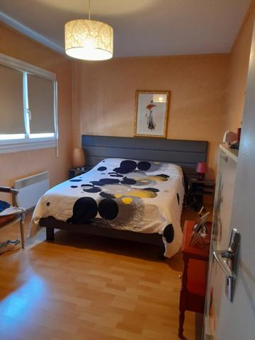 Vente                                                      Appartement
                        
                     4 pièces                      96 m2                     à Floirac