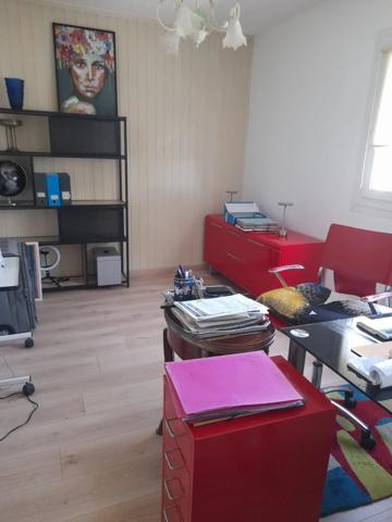 Vente                                                      Appartement
                        
                     4 pièces                      96 m2                     à Floirac
