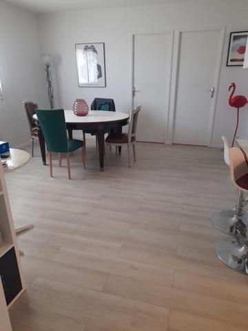 Vente                                                      Appartement
                        
                     4 pièces                      96 m2                     à Floirac
