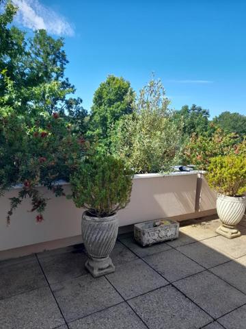 Vente                                                      Appartement
                        
                     4 pièces                      96 m2                     à Floirac