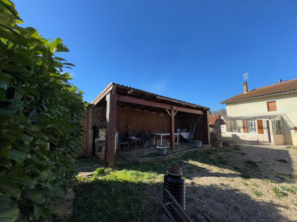 Maison à rénover avec jardin et fort potentiel – Vinzelles