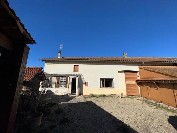 Maison à rénover avec jardin et fort potentiel – Vinzelles